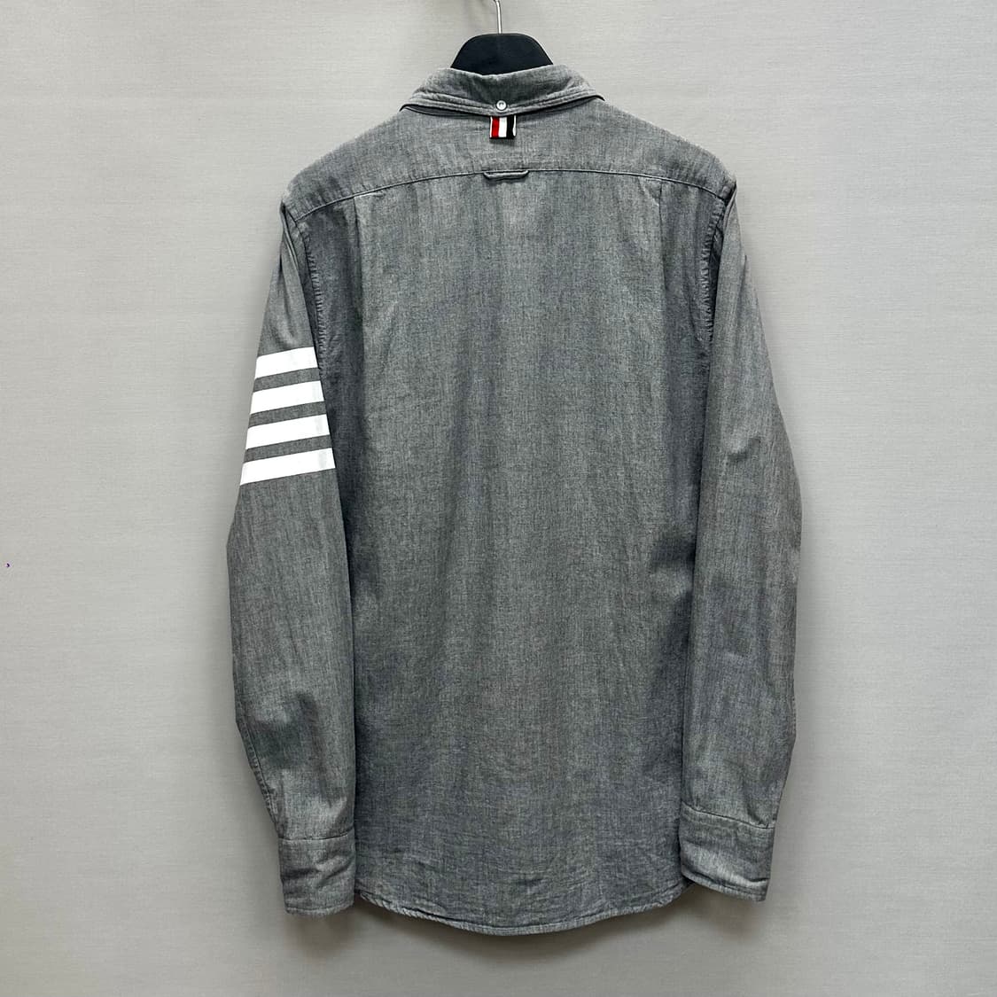 톰브라운 샴브레이 사선완장 코튼 셔츠 ( 2 ) 상품이미지4