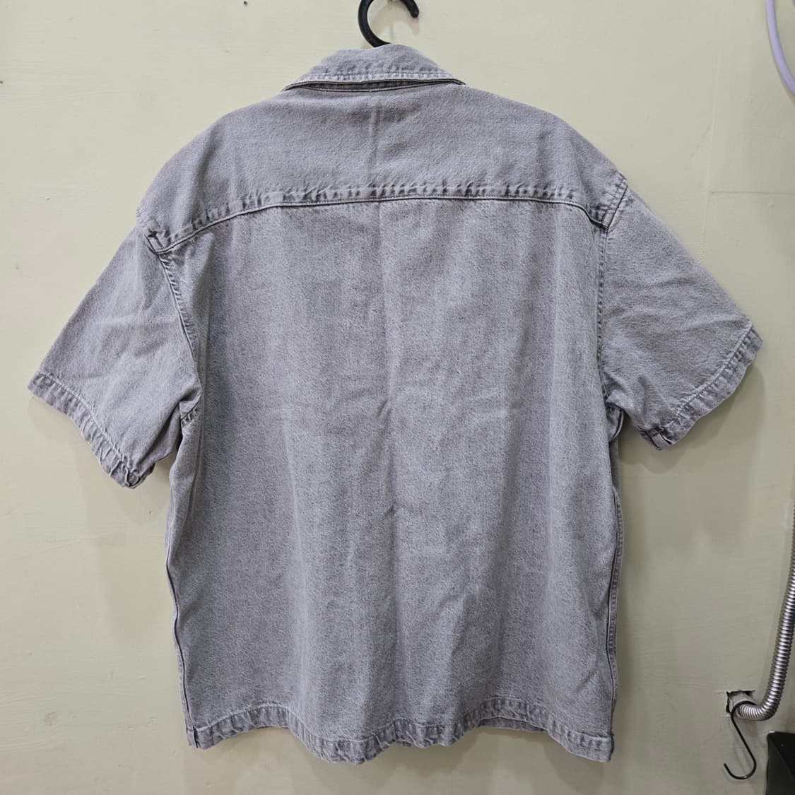 [110] 에잇세컨즈 데님 반팔 셔츠 (라이트 그레이) 상품이미지3