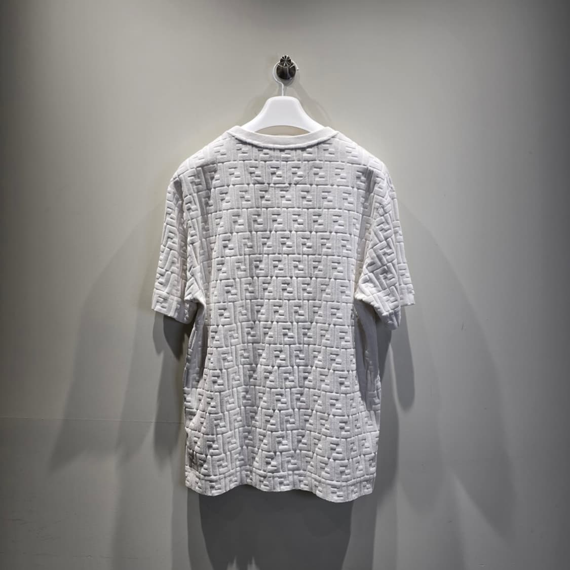 [중고/정품] 펜디 FF 로고 엠보싱 텍스처 티셔츠 화이트 M 상품이미지2