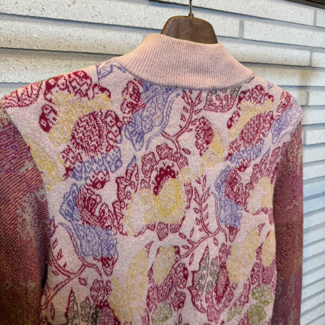 겐조 플로럴 하프집업 니트 자카드 패턴 밑단 절개 디테일 멀티컬러 상품이미지6