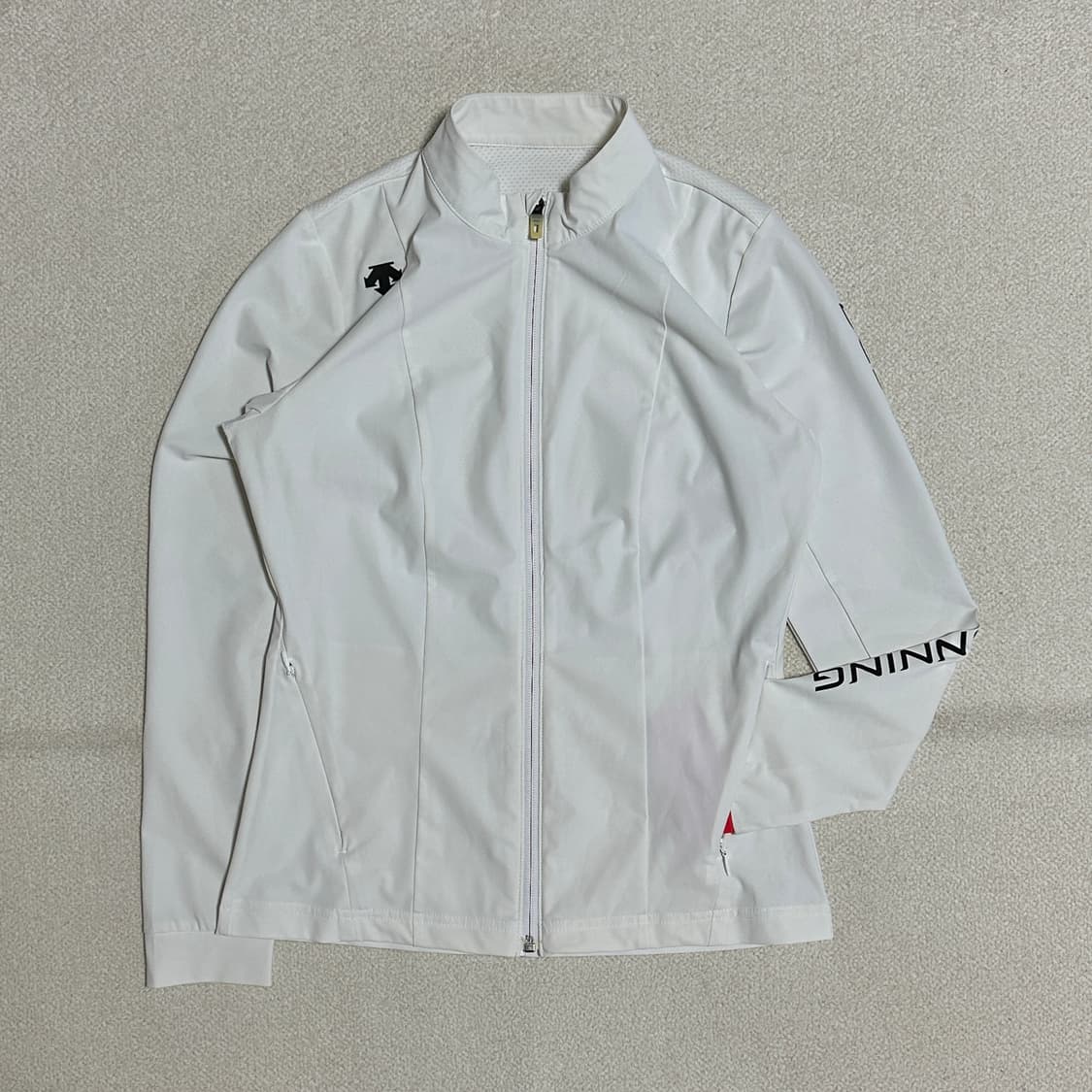 데상트 여성 런 플리스 집업 상품이미지1