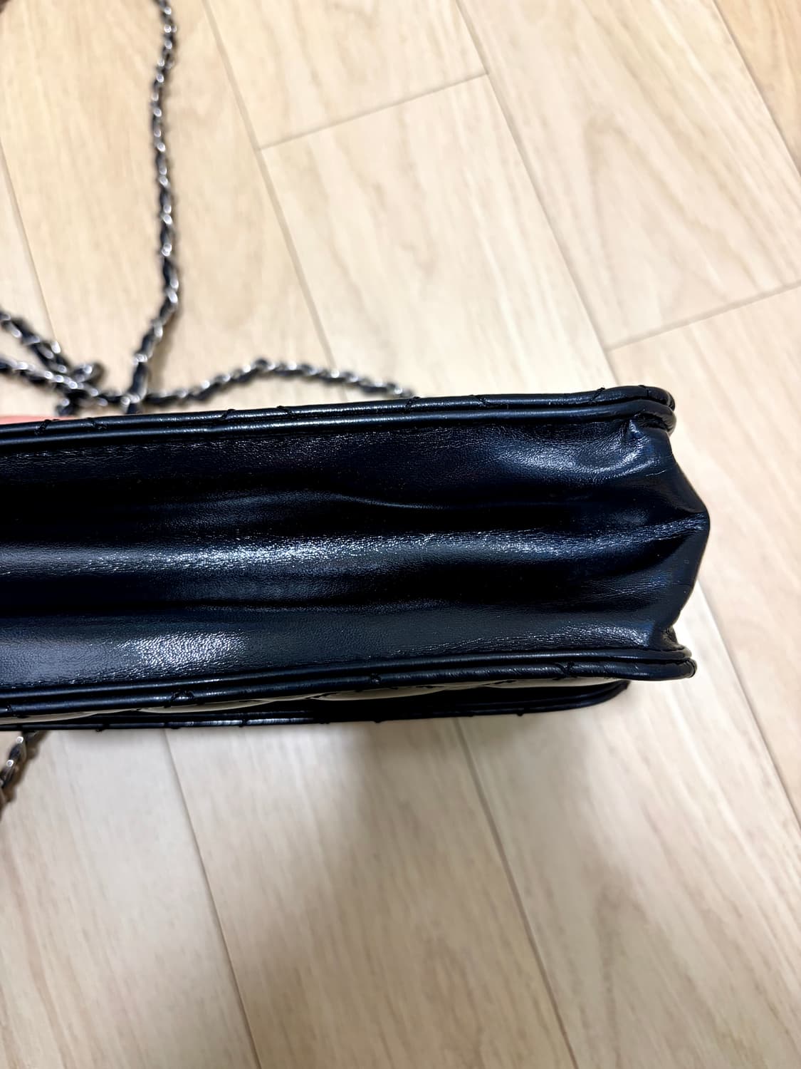 샤넬 에나멜소재 큐빅 크로스백 상품이미지7