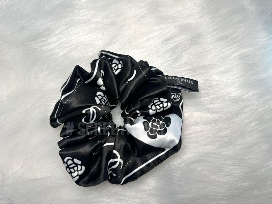 샤넬 까멜리아 헤어슈슈 블랙 상품이미지7