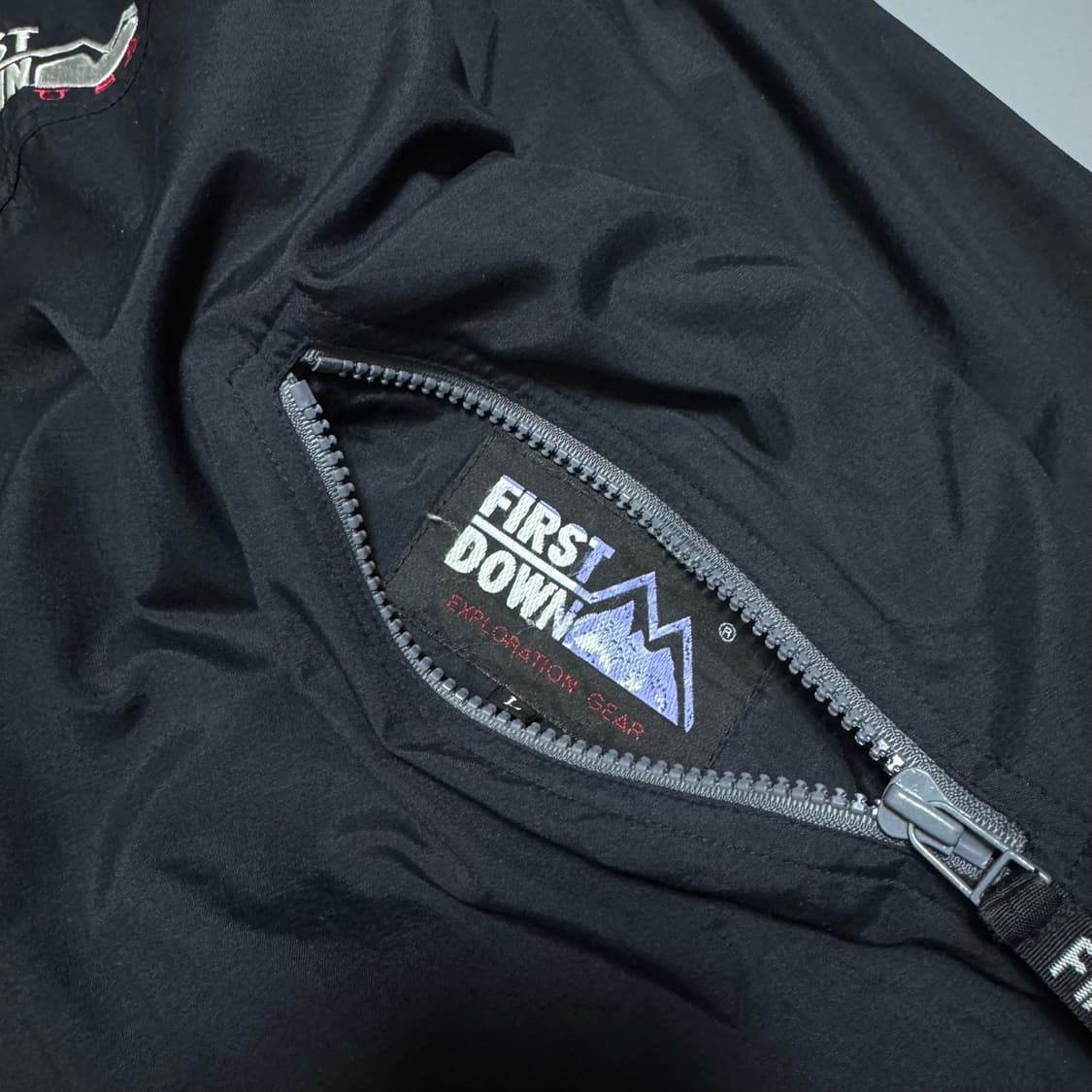 퍼스트다운 블랙 자수로고 리버시블 멜란지 플리스 2way 하이넥 자켓 상품이미지3
