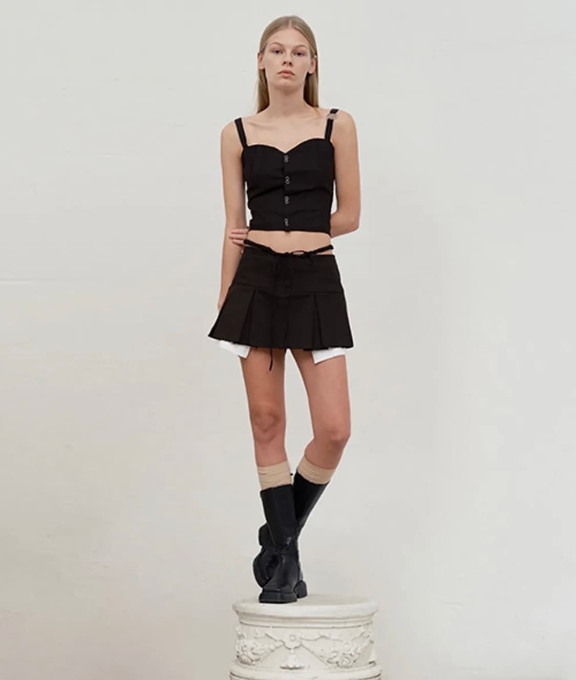 키르시 로우 웨스트 플리츠 스커트 블랙 상품이미지3