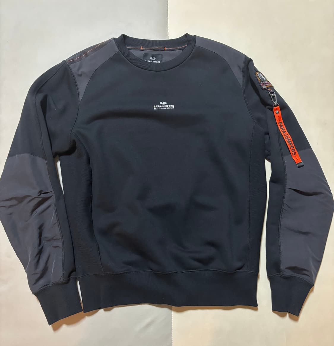 파라점퍼스 맨투맨(M) 상품이미지1