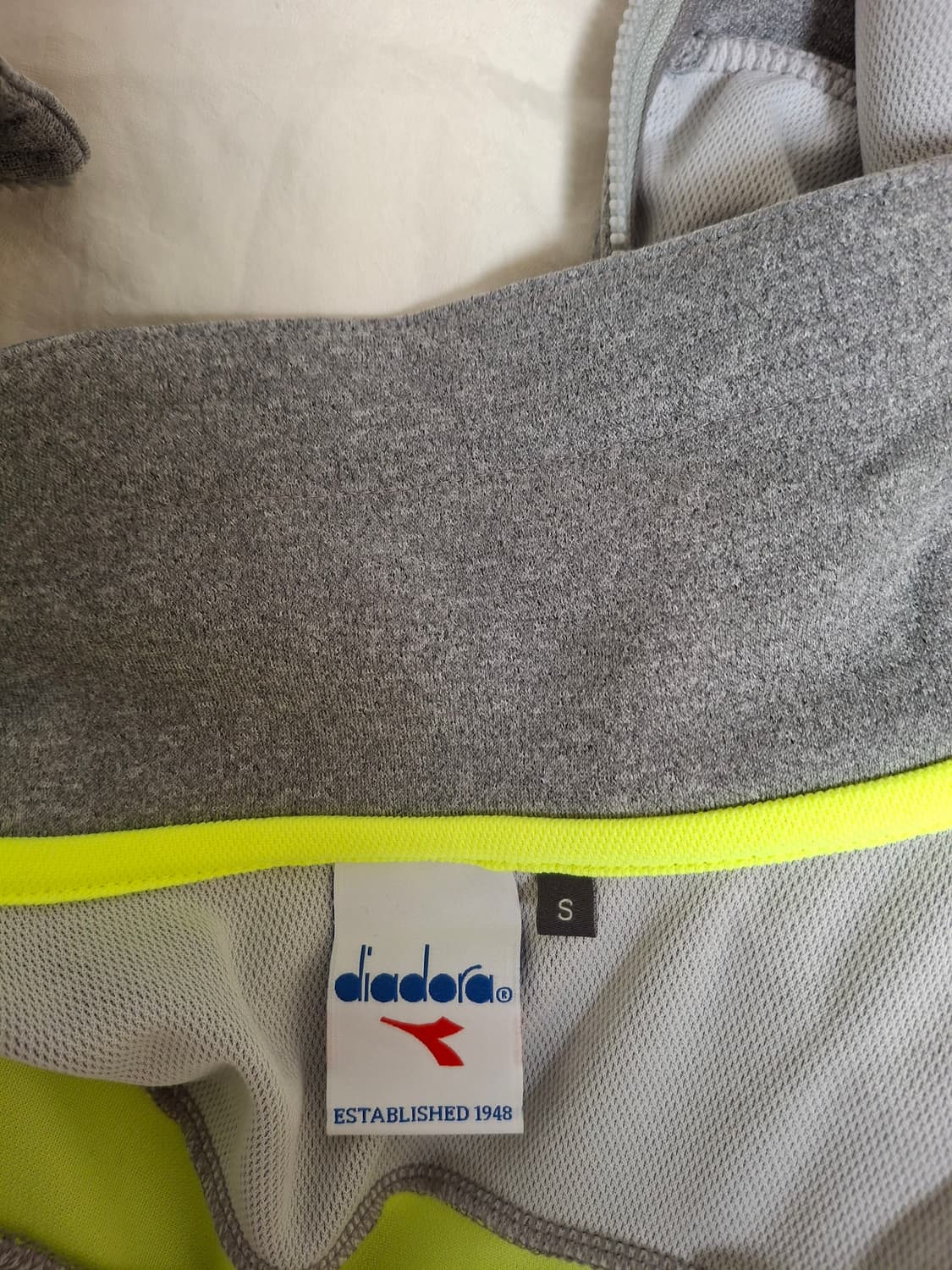 새상품 디아도라 여성 트레이닝복 정품 상의 S  그레이 슬림핏 상품이미지8