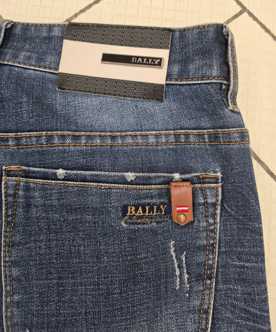 BALLY 발리 남성 청바지.  
싸이즈 35 상품이미지7