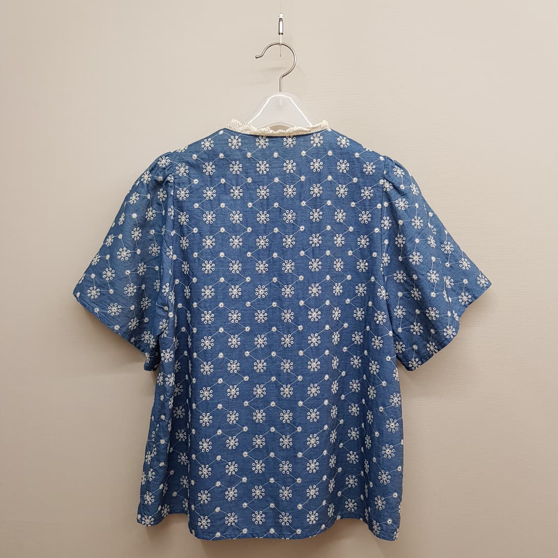 아떼 바네사브루노 2021 플라워 자수 블라우스 36사이즈 상품이미지5