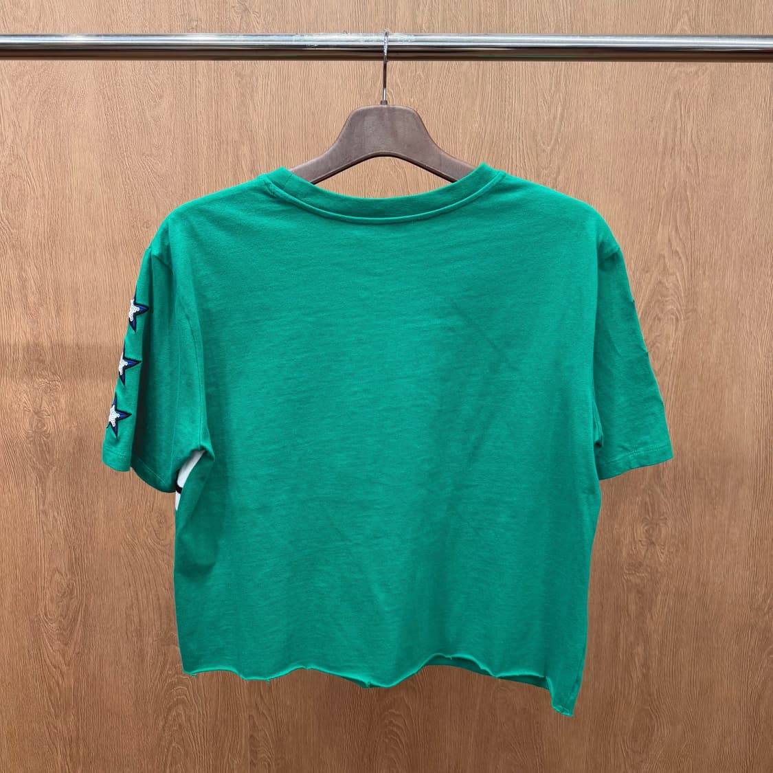 산드로 코튼 반팔 티셔츠 레터링 애니멀 스타 자수 라운드넥 디테일 그린 상품이미지3