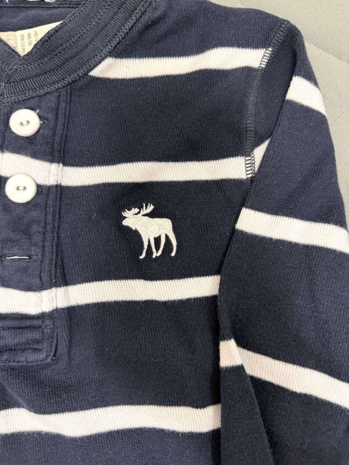 아베크롬비  스트라이프  새상품 인데  보관  미스  엄청  조금  흠? 상품이미지4