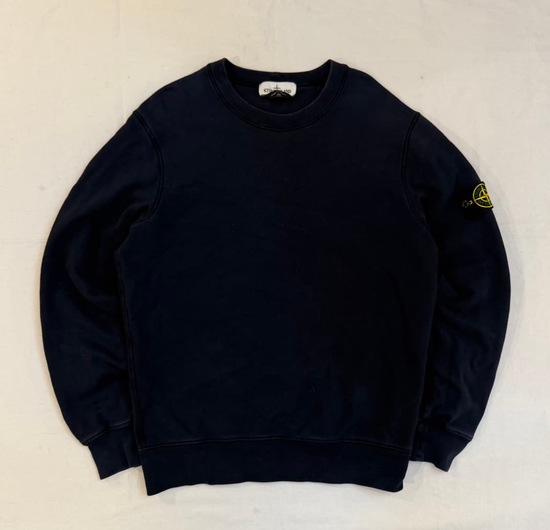 스톤아일랜드 20FW 와펜 맨투맨 스웻셔츠 네이비 상품이미지1