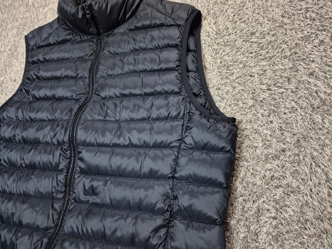 유니클로 남성 경량 다운 패딩 조끼 L 상품이미지2