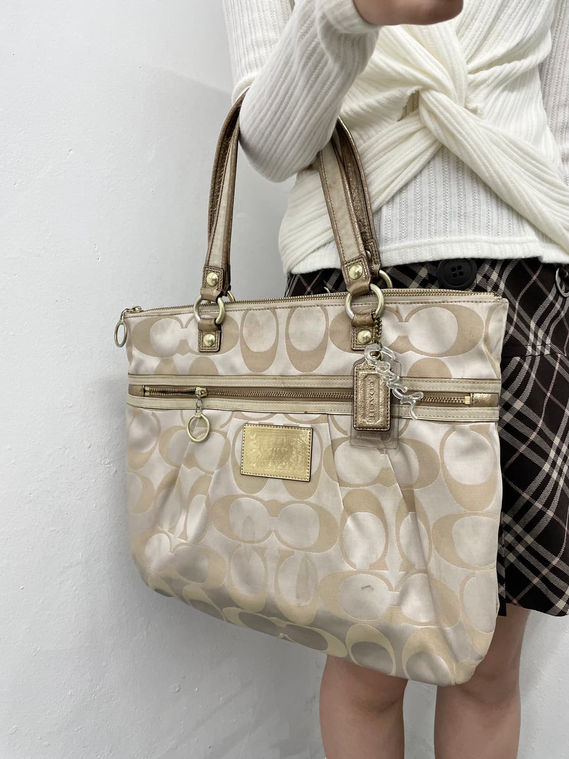 코치 시그니처 자카드 라지 숄더백 상품이미지4