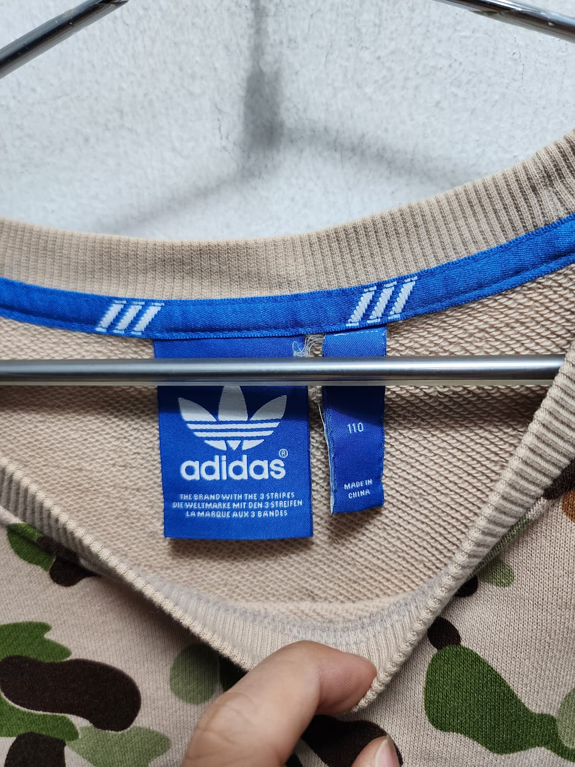 아디다스 카모플라쥬 완장로고 맨투맨 상품이미지3