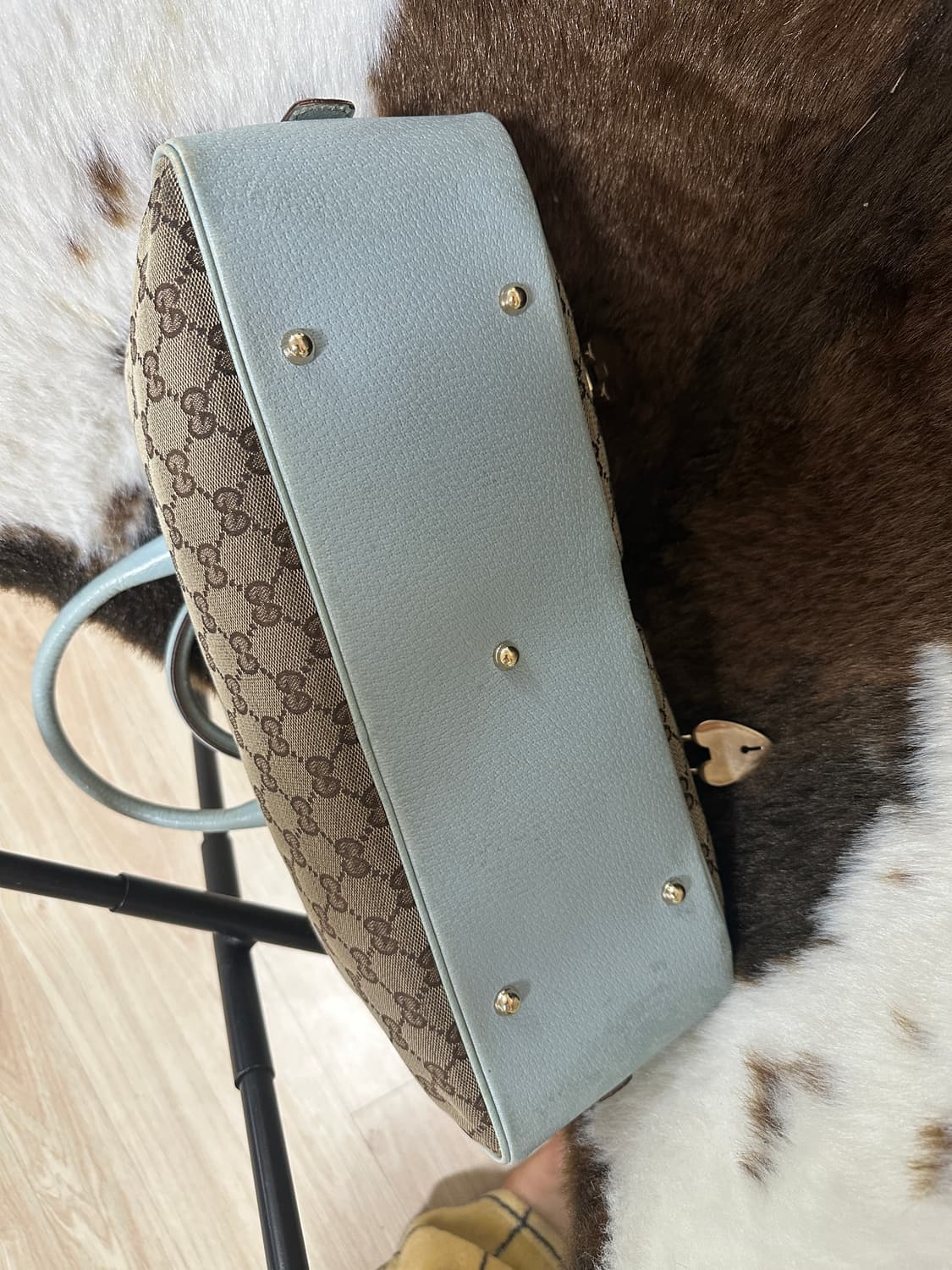 급매 가격협의 가능 주말동안)구찌 아카이브 하트커버 토트백 상품이미지4