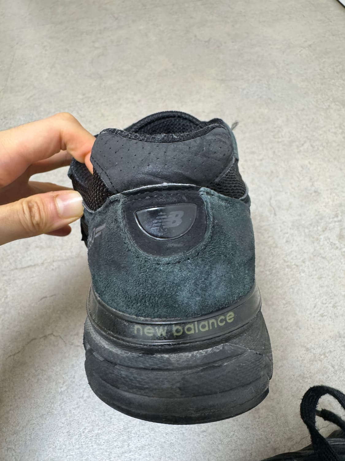 뉴발란스 990v4 트리플블랙 255 상품이미지4