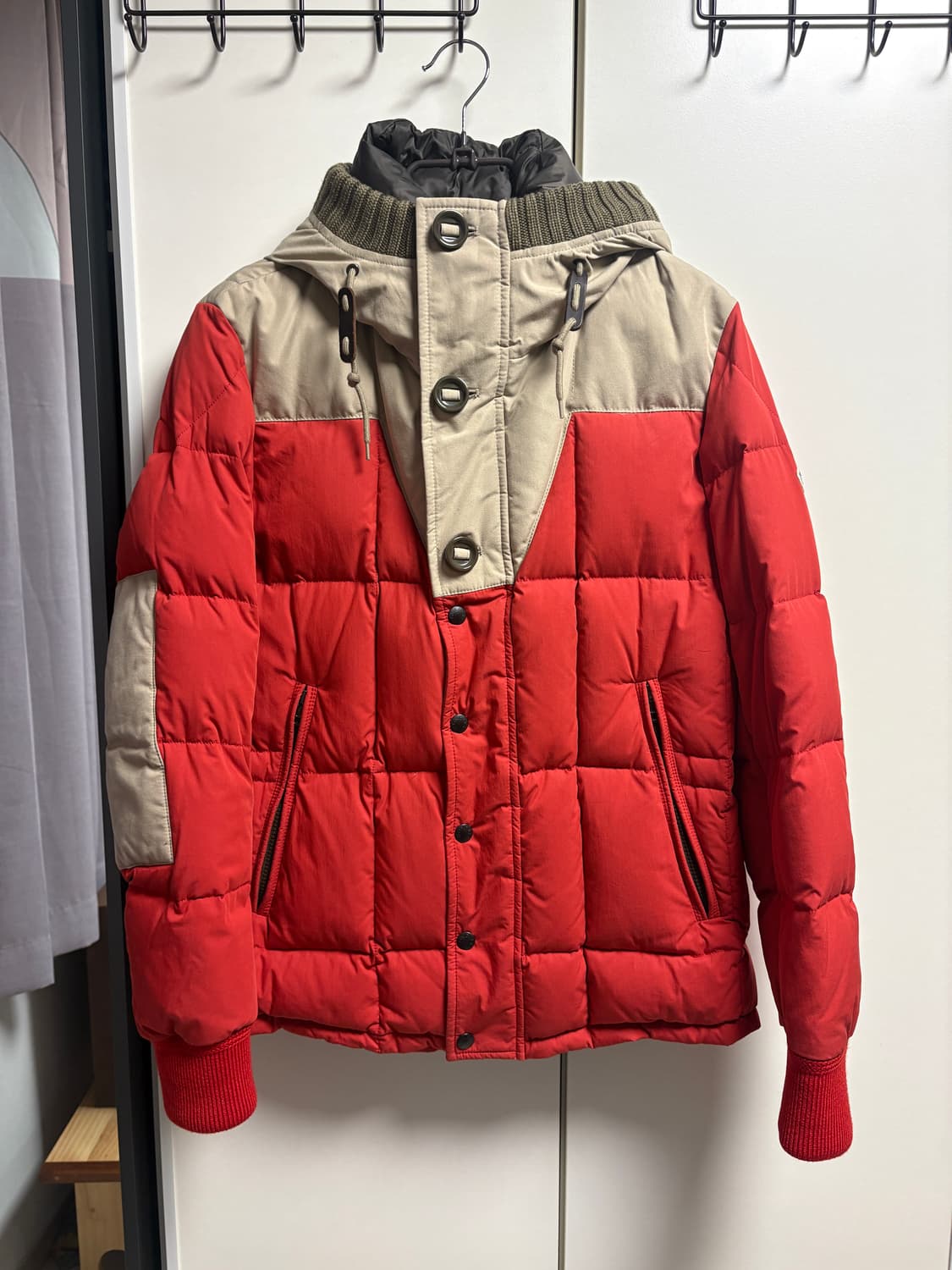 몽클레르 남성 빈티지 컬러블록 숏패딩 (만화 태그) 상품이미지1