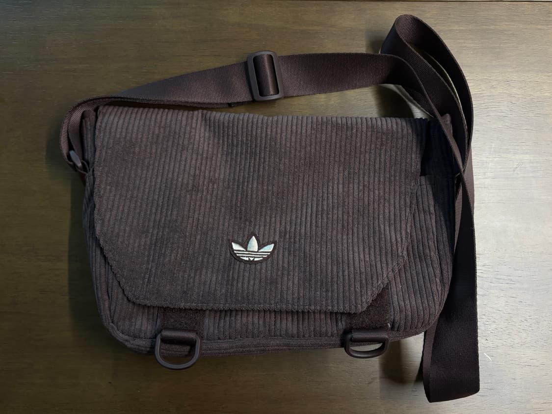 아디다스 오리지널 코듀로이 크로스백 브라운 상품이미지1