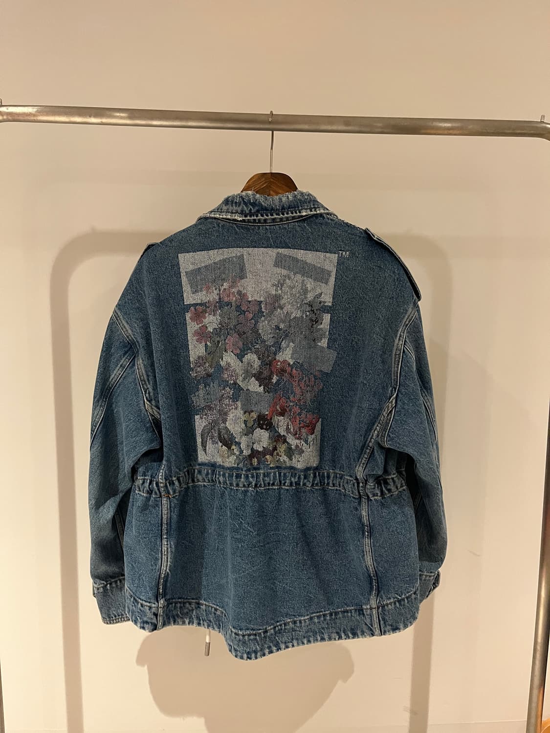Off White Flower Print Denim Jacket 상품이미지4