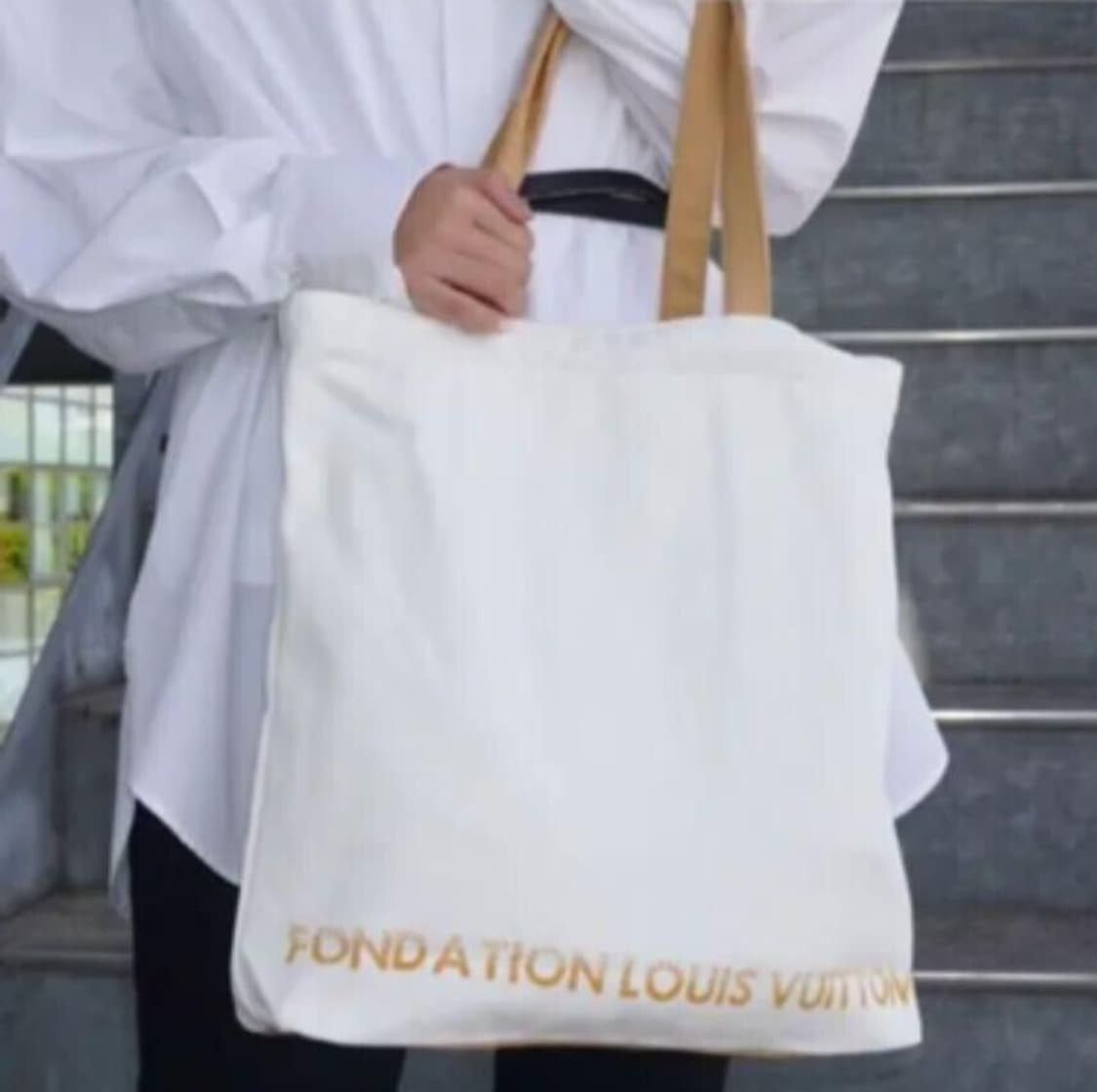 루이비통 박물관 에코백 상품이미지2