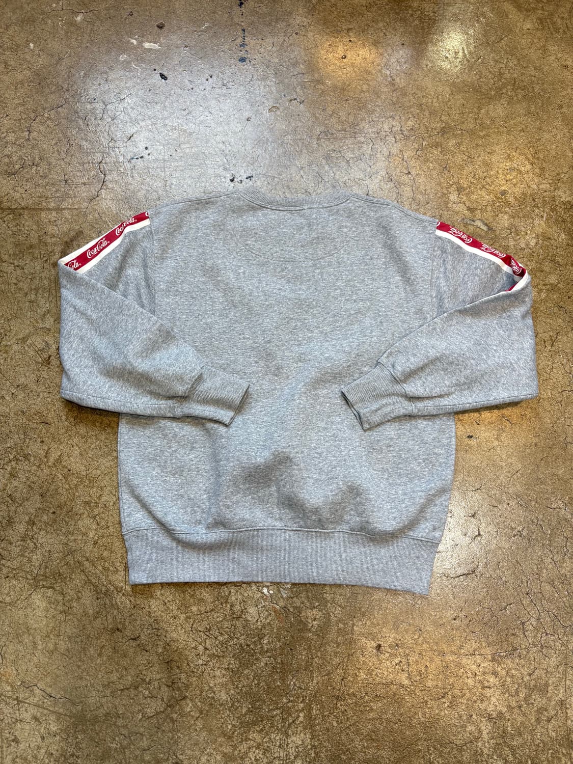 gu x coca cola sweatshirt 상품이미지5