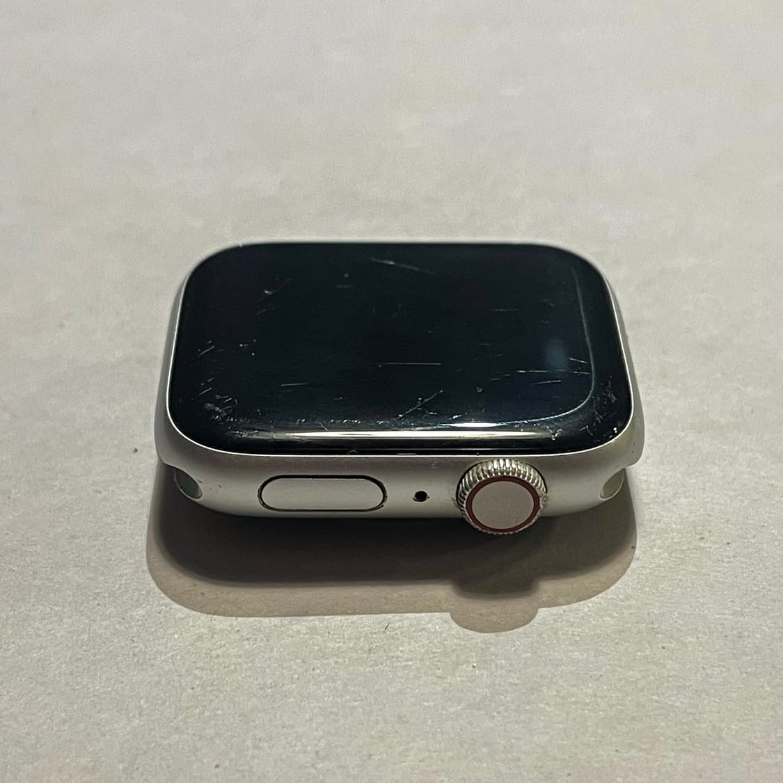 애플워치 4 셀룰러+GPS 44mm 실버 모델 A급 상품이미지4