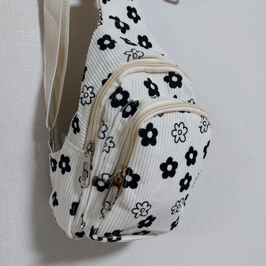 코듀로이 플라워 웨이스트 슬링백  상품이미지5