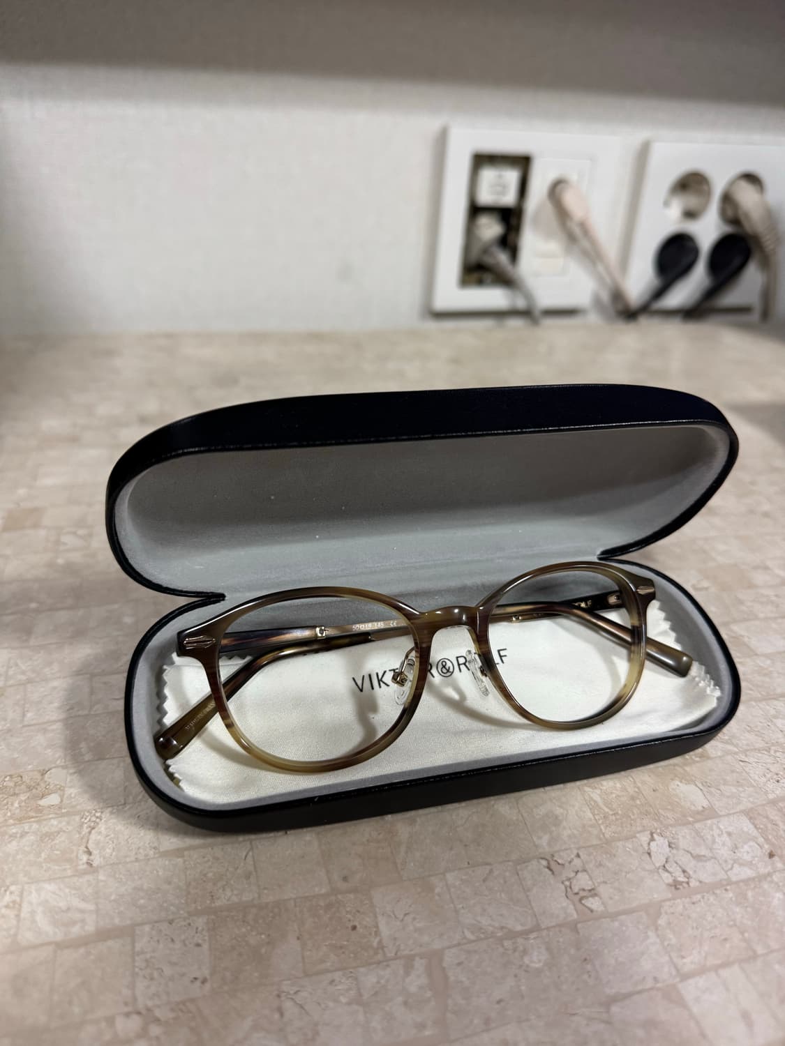 빅터앤롤프 뿔테 안경 상품이미지2