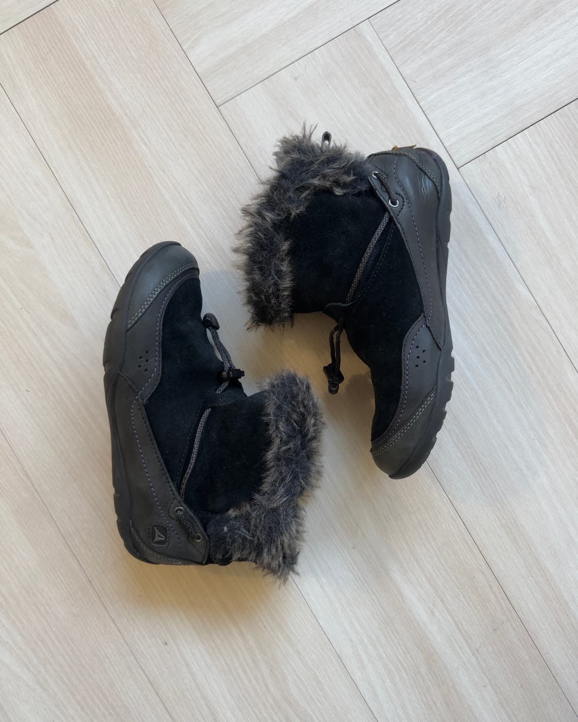 [CLARKS] Drawstring Ankle Fur Boots 상품이미지1