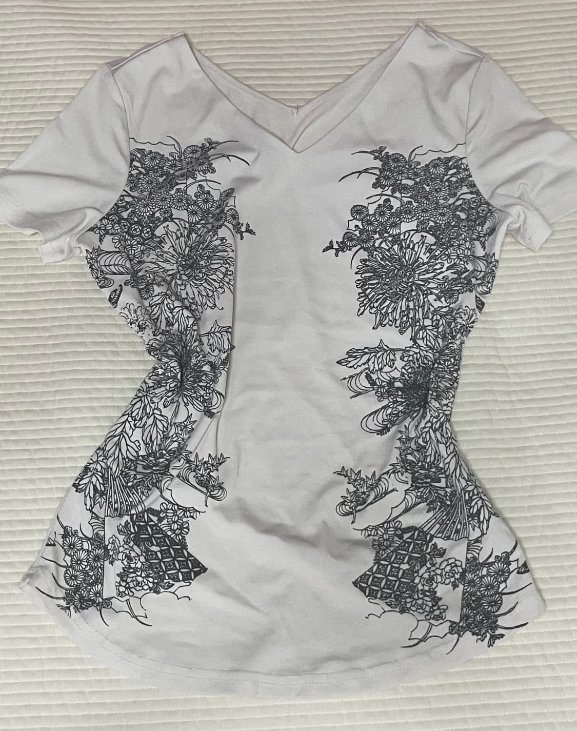 12/16까지만 판매 오즈온 오리엔탈 반팔 브이넥 상품이미지1