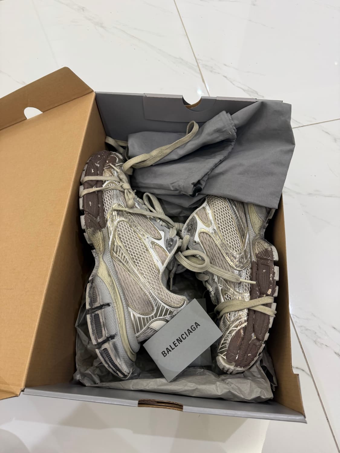 발렌시아가 3xl 에그쉘 원아웃 상품이미지5