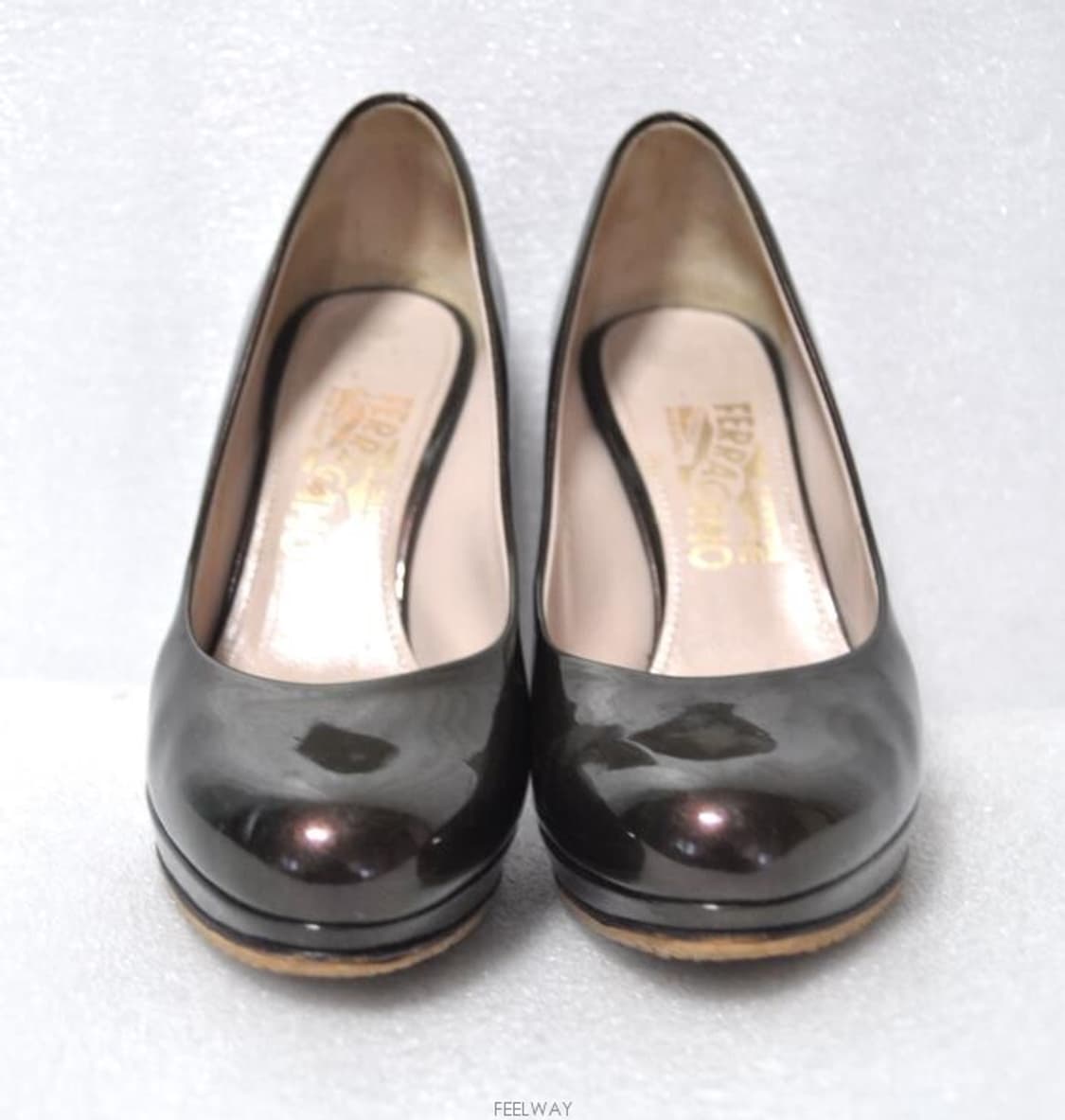 페레가모/여성에나멜유광펌프스구두(사이즈230) 상품이미지1