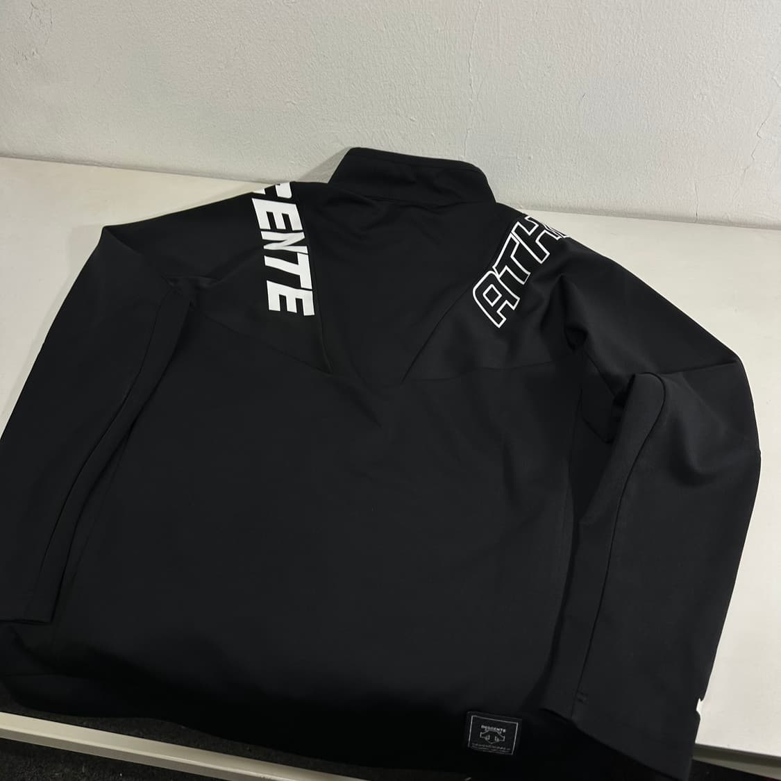 M-L 데상트 블랙 폴리 트레이닝집업 트랙탑 상품이미지5