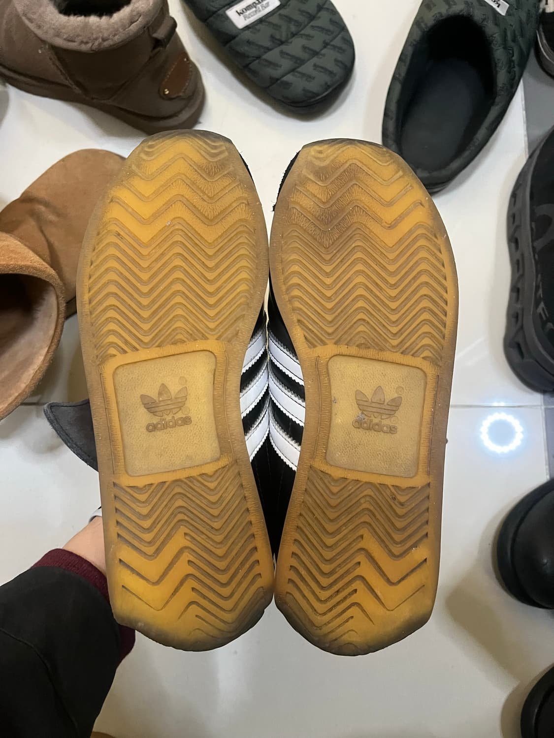 아디다스 예스아이씨 스니커즈 245 상품이미지3