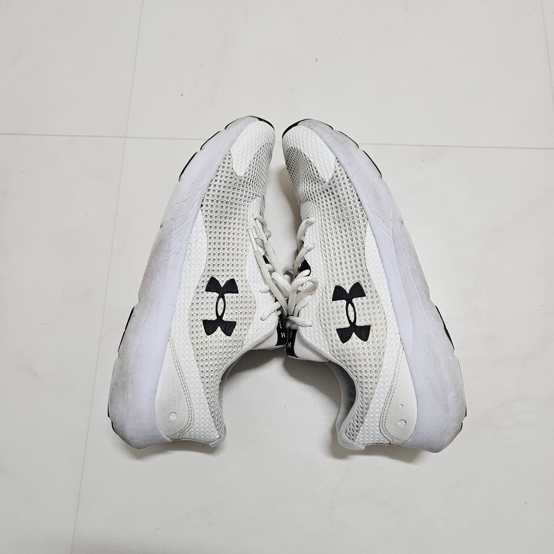 언더아머 UA 써지3 런닝화 280mm 상품이미지5