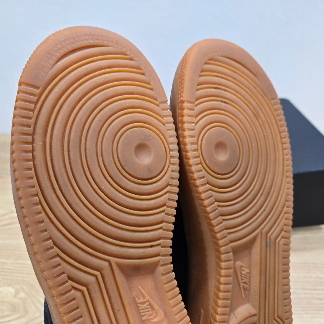 255 나이키 에어포스1 스웨이드 검솔 블랙 상품이미지8