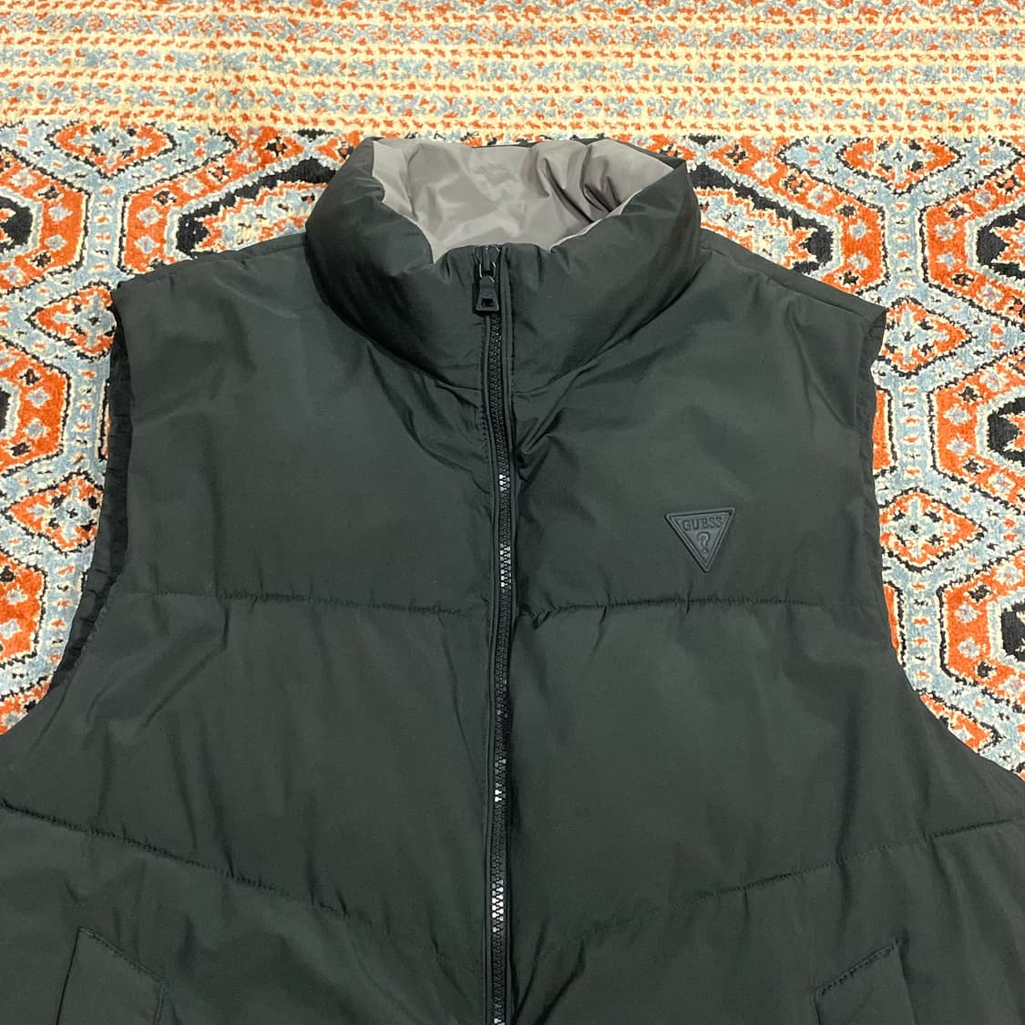게스 차콜 패딩조끼 남성L 상품이미지2