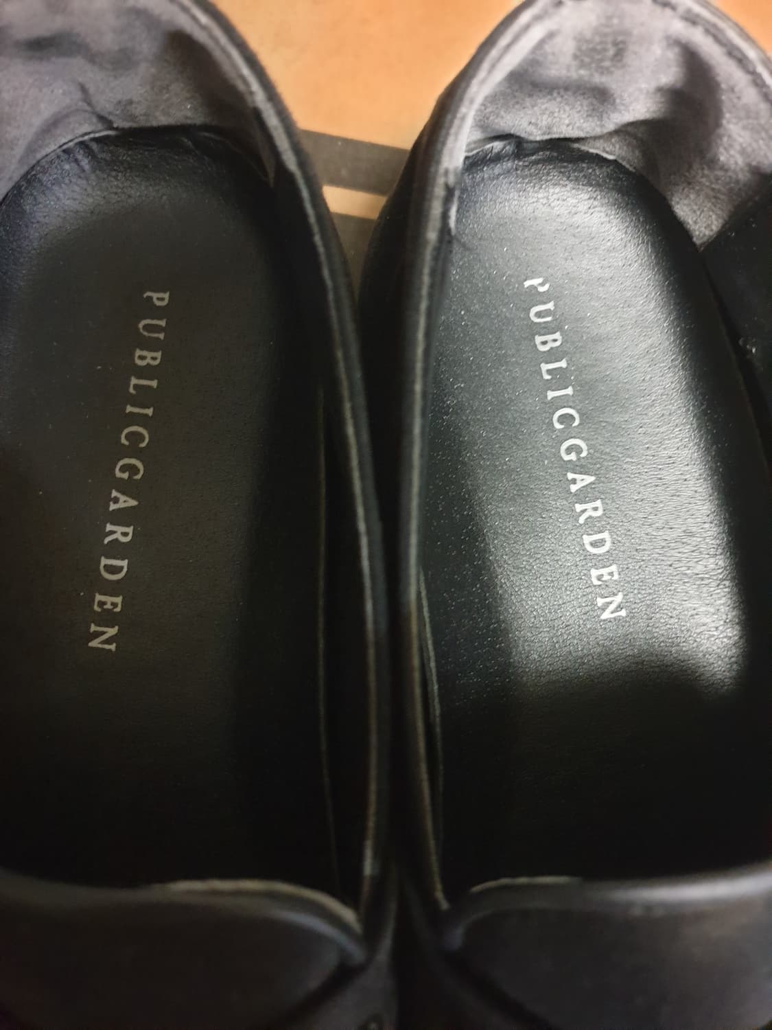 퍼블릭가든 금장 스웨이드 페니로퍼 블랙 (260) 상품이미지5