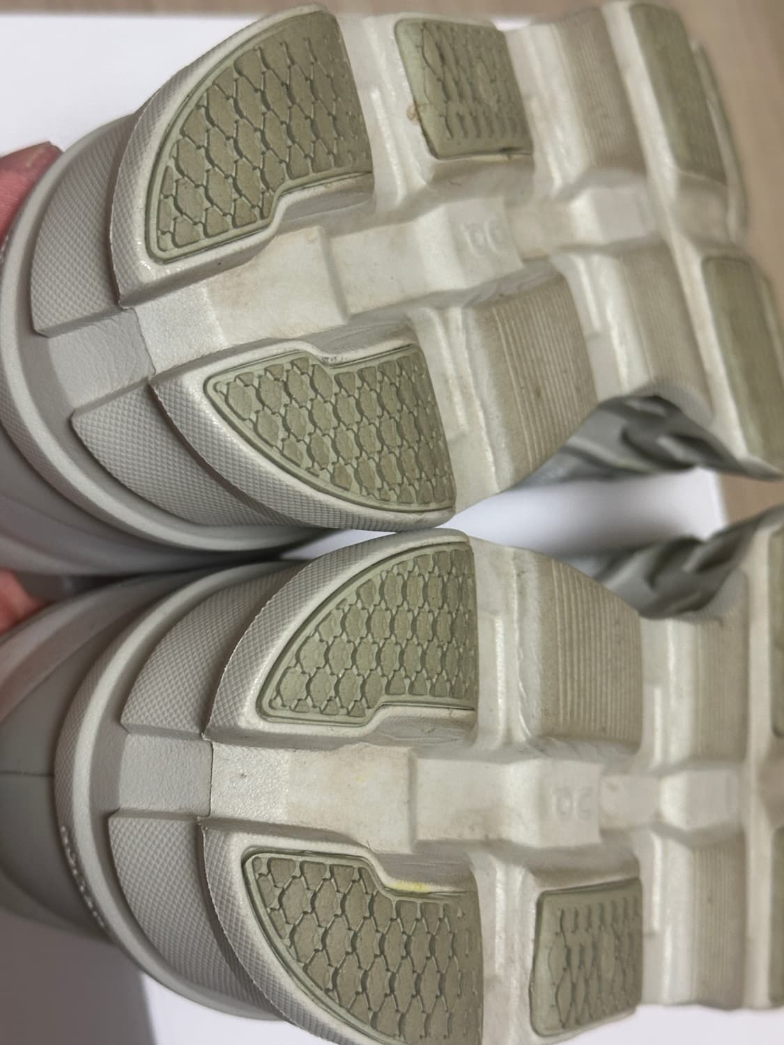 온 러닝 포스트 아카이브 팩션 클라우드몬스터 2 문더스트 초크 250 상품이미지3