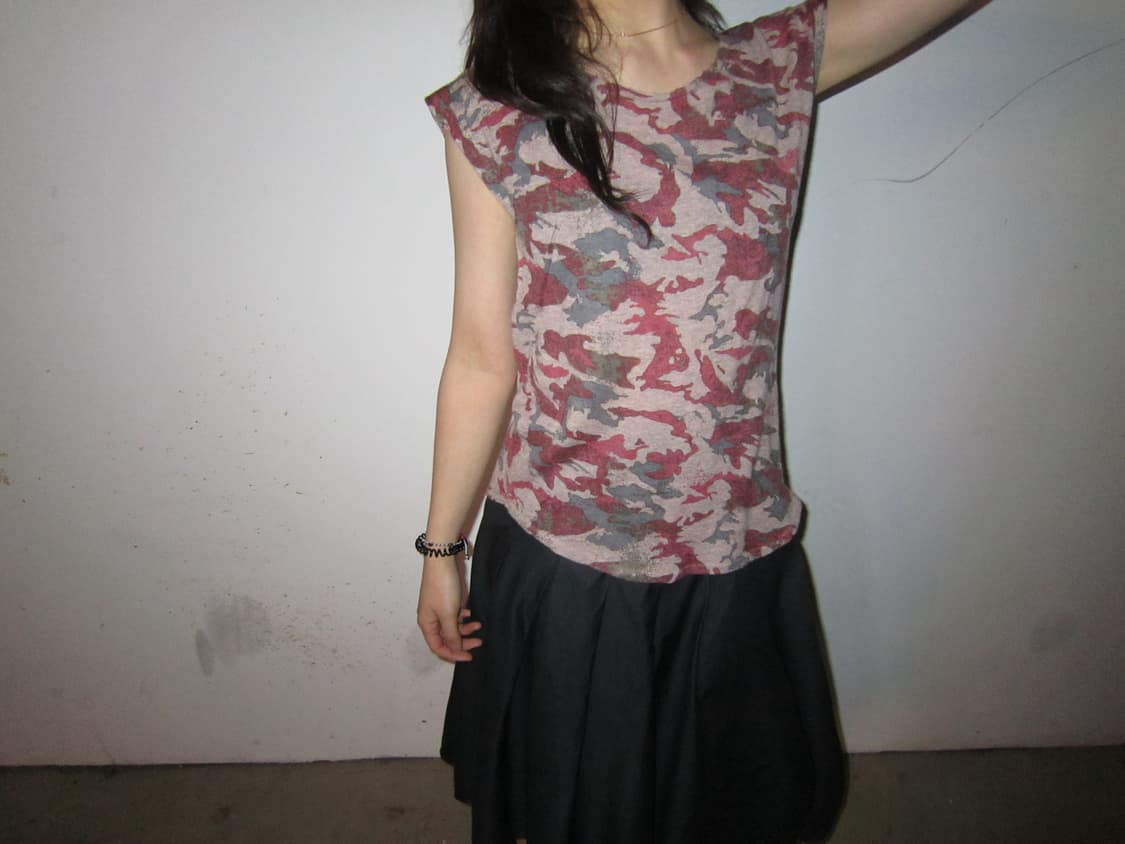 쟈딕 앤 볼테르 캐시미어 슬리브리스 니트 카모플라쥬 프린팅 디테일 베이지 상품이미지2