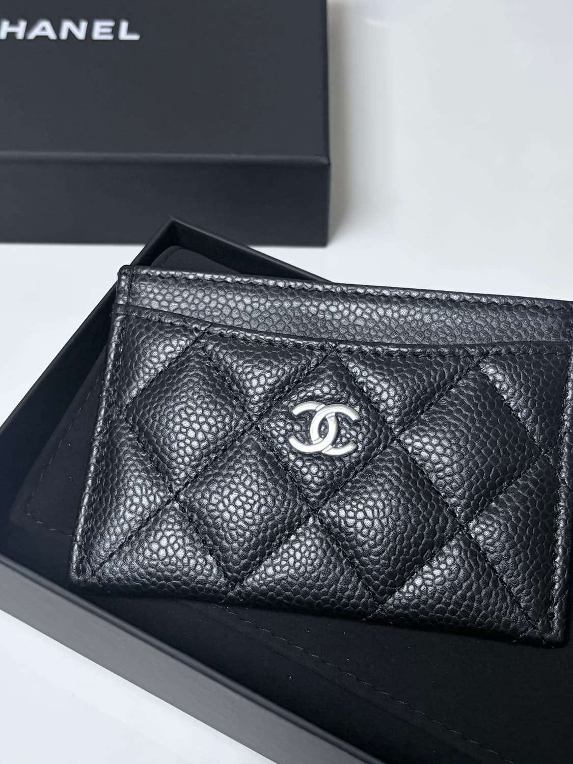 샤넬 클래식 캐비어 카드홀더(은장) 상품이미지1
