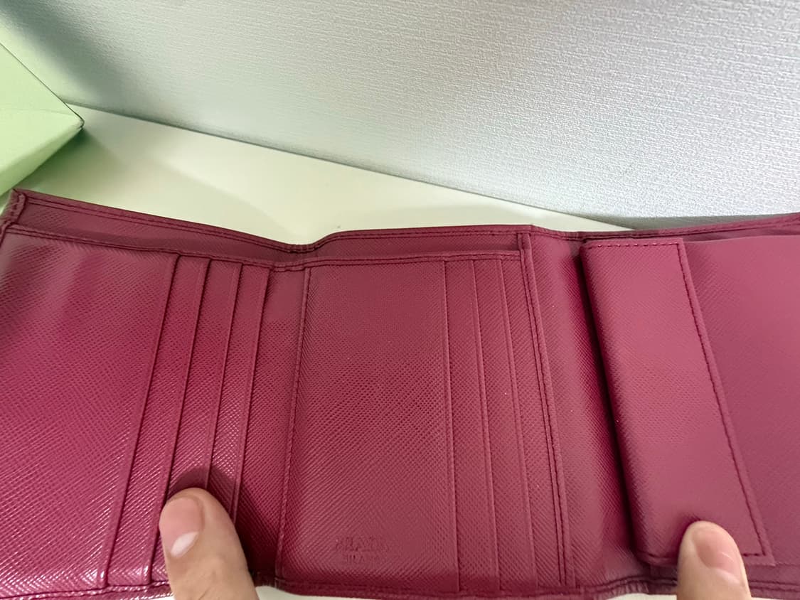 프라다 사파이어 정품 3단지갑 상품이미지3