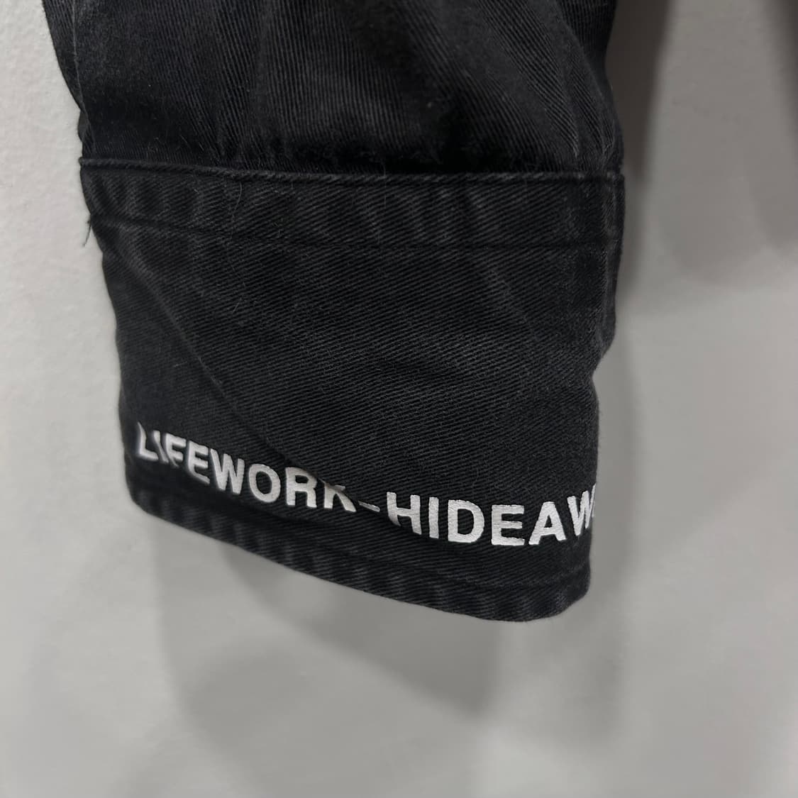 라이프워크 하이드어웨이 패치 흑청 크롭 데님셔츠 상품이미지4