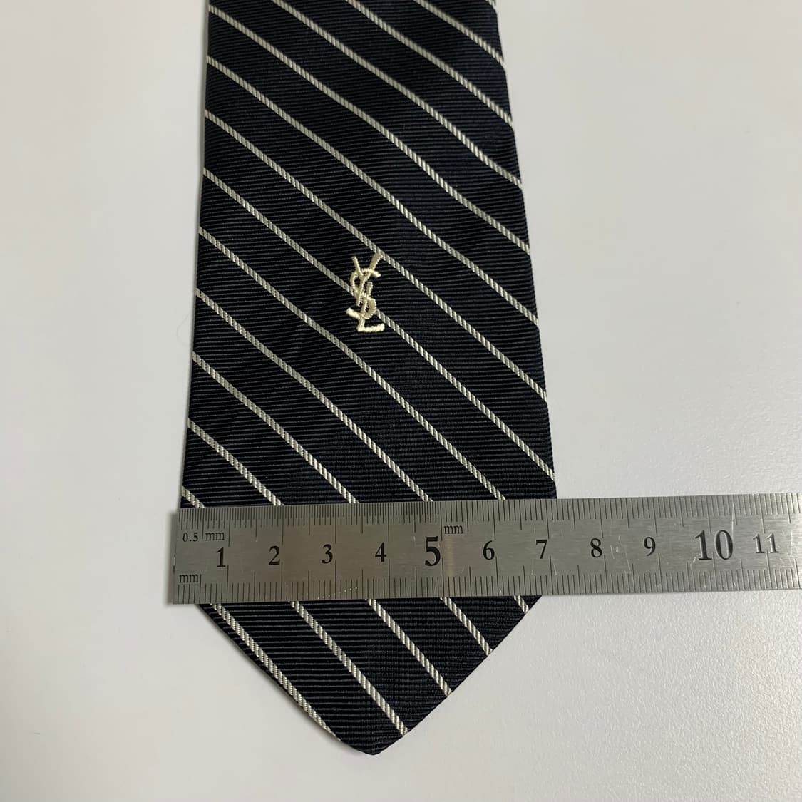 입생로랑(YSL) 명품 스트라이프 슬림넥타이 블랙 혼용 7.2cm 상품이미지9