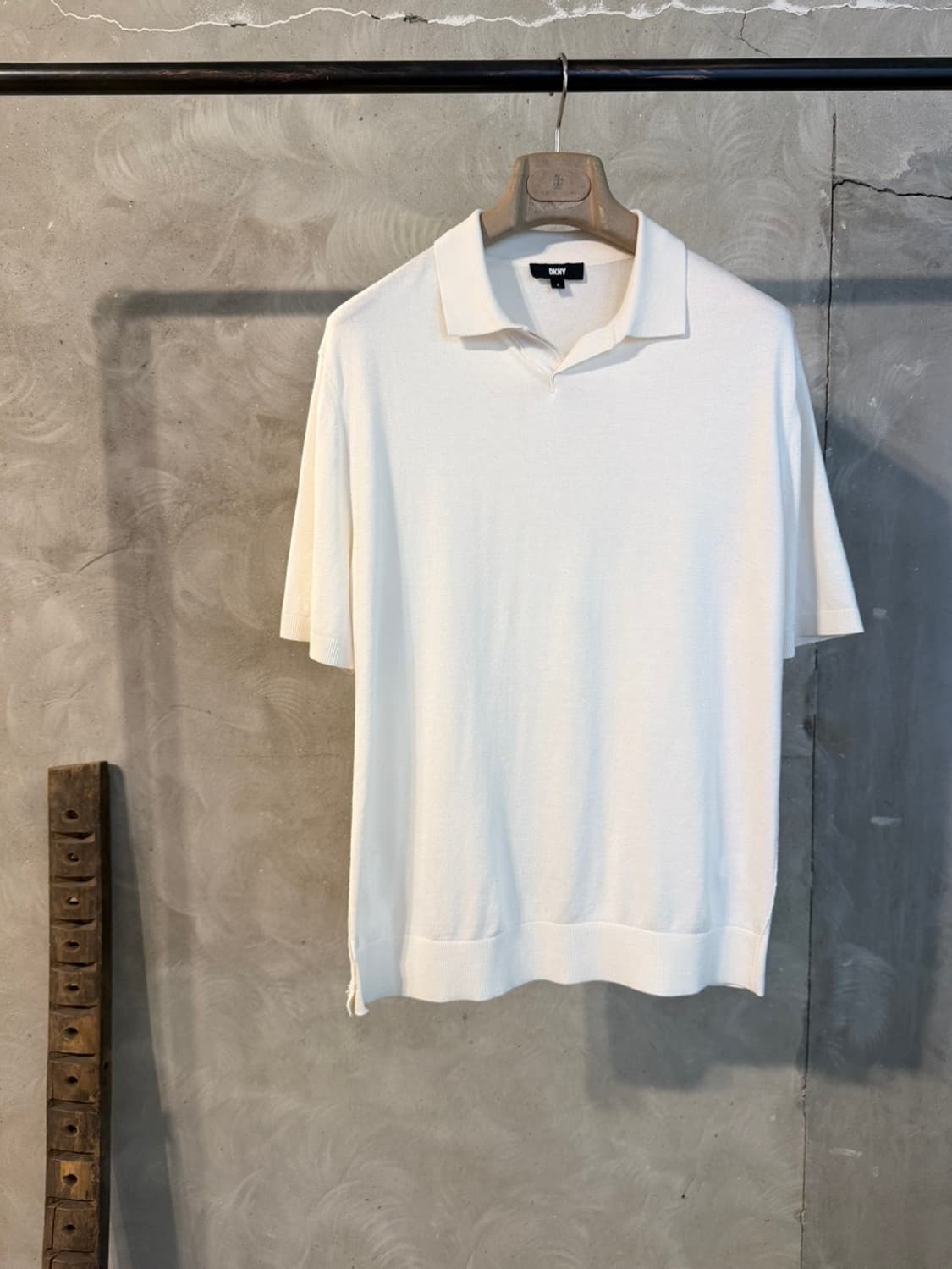 DKNY 오픈칼라넥 니트 100 상품이미지1