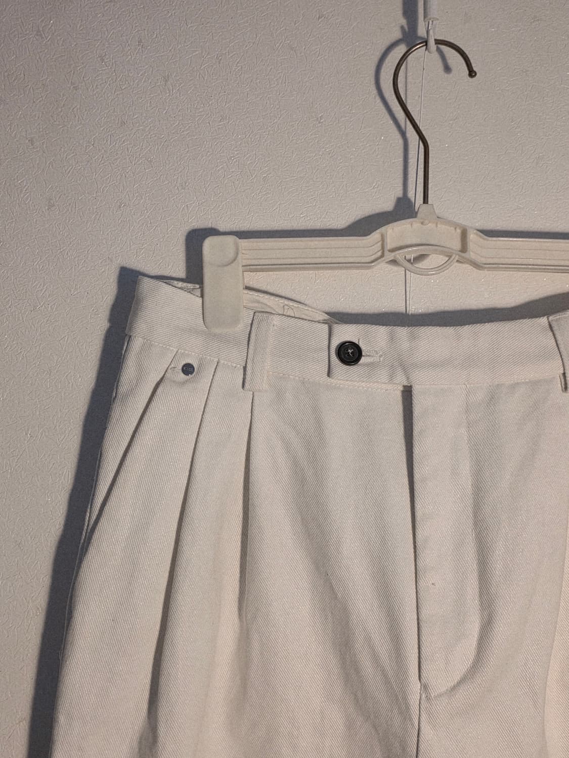 BLESS N°? 
White pintuck pants 상품이미지1