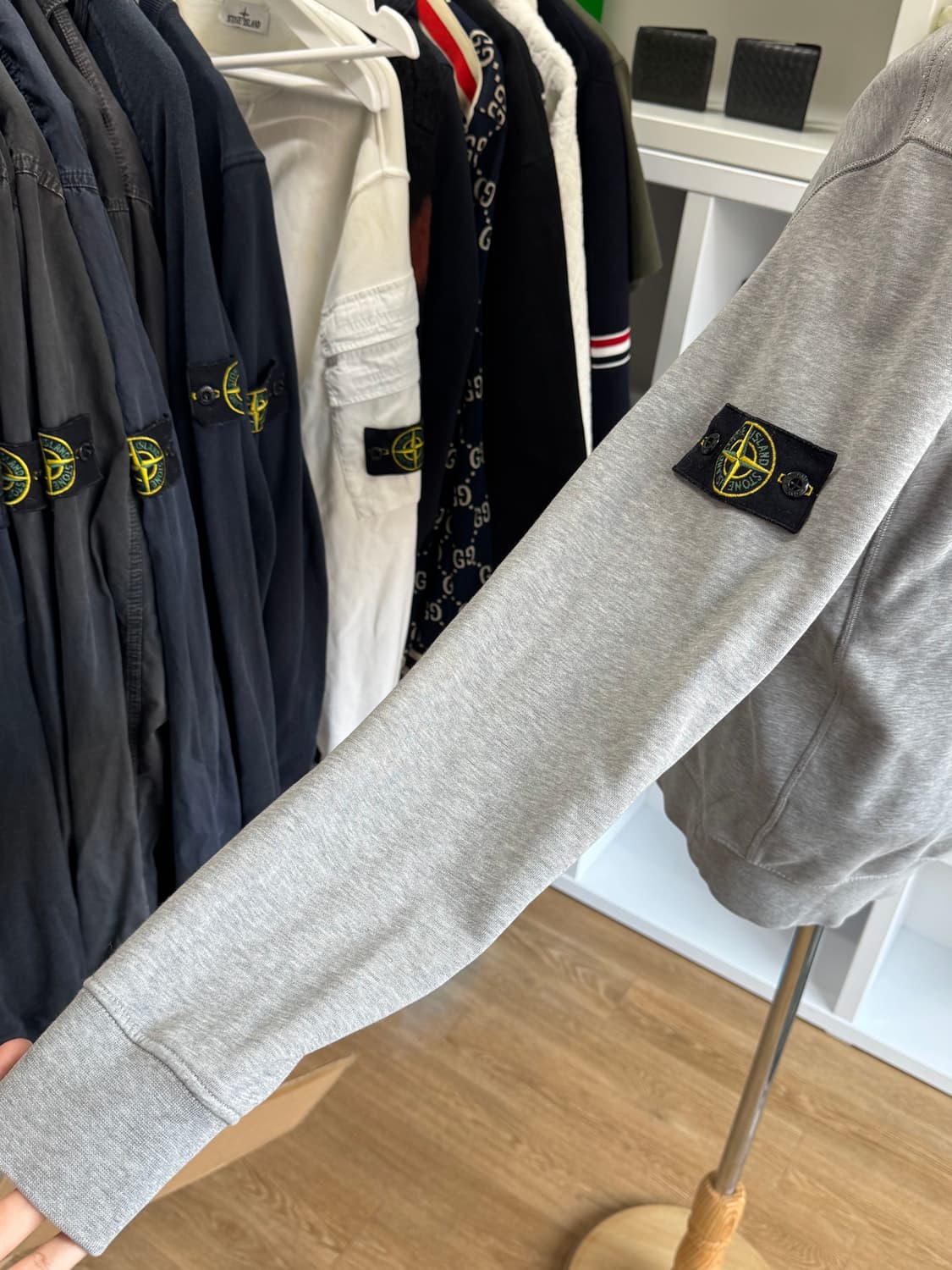 [새상품급,L] 스톤아일랜드 그레이 맨투맨 후드티 긴팔티 기모티


 상품이미지3