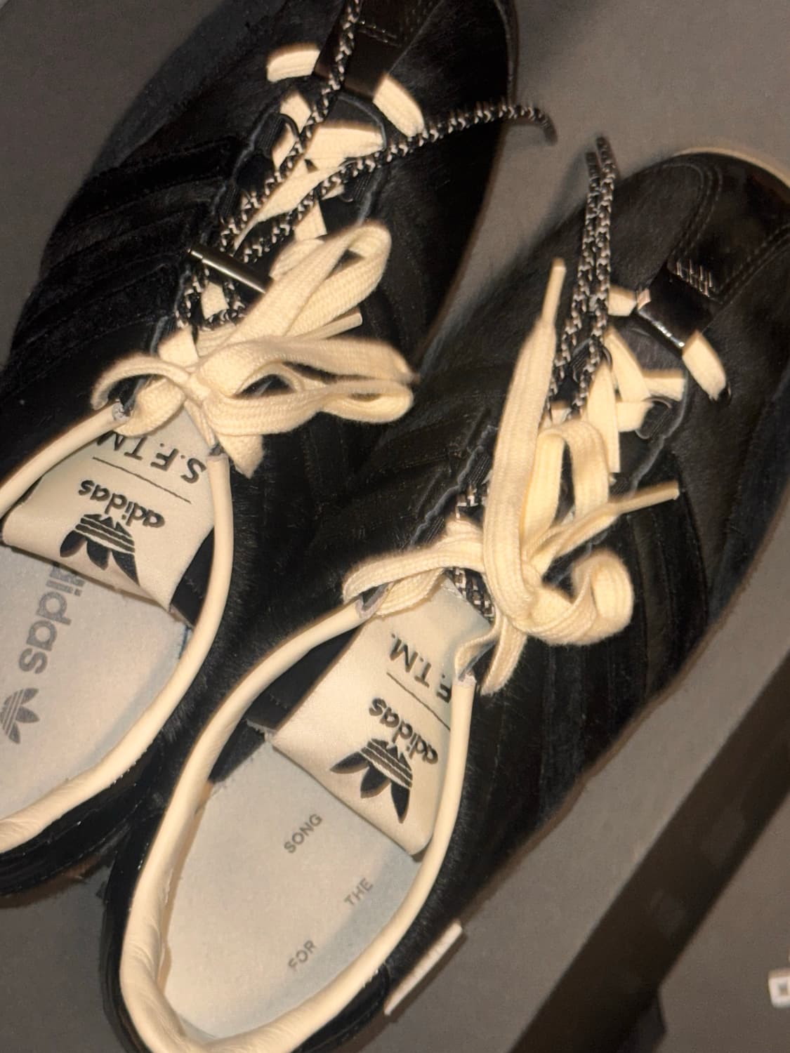 송포더뮤트X아디다스 컨트리 OG 상품이미지2