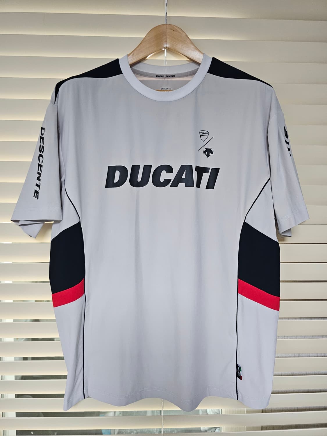 데상트 두카티 쿨링 오버핏 반팔티셔츠 100(L) 상품이미지1